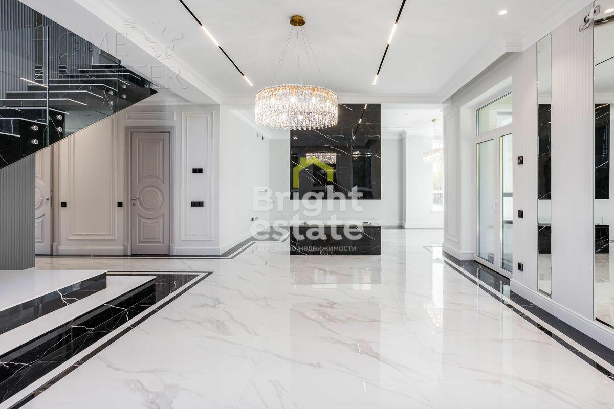 2-этажный коттедж 240 м² с отделкой