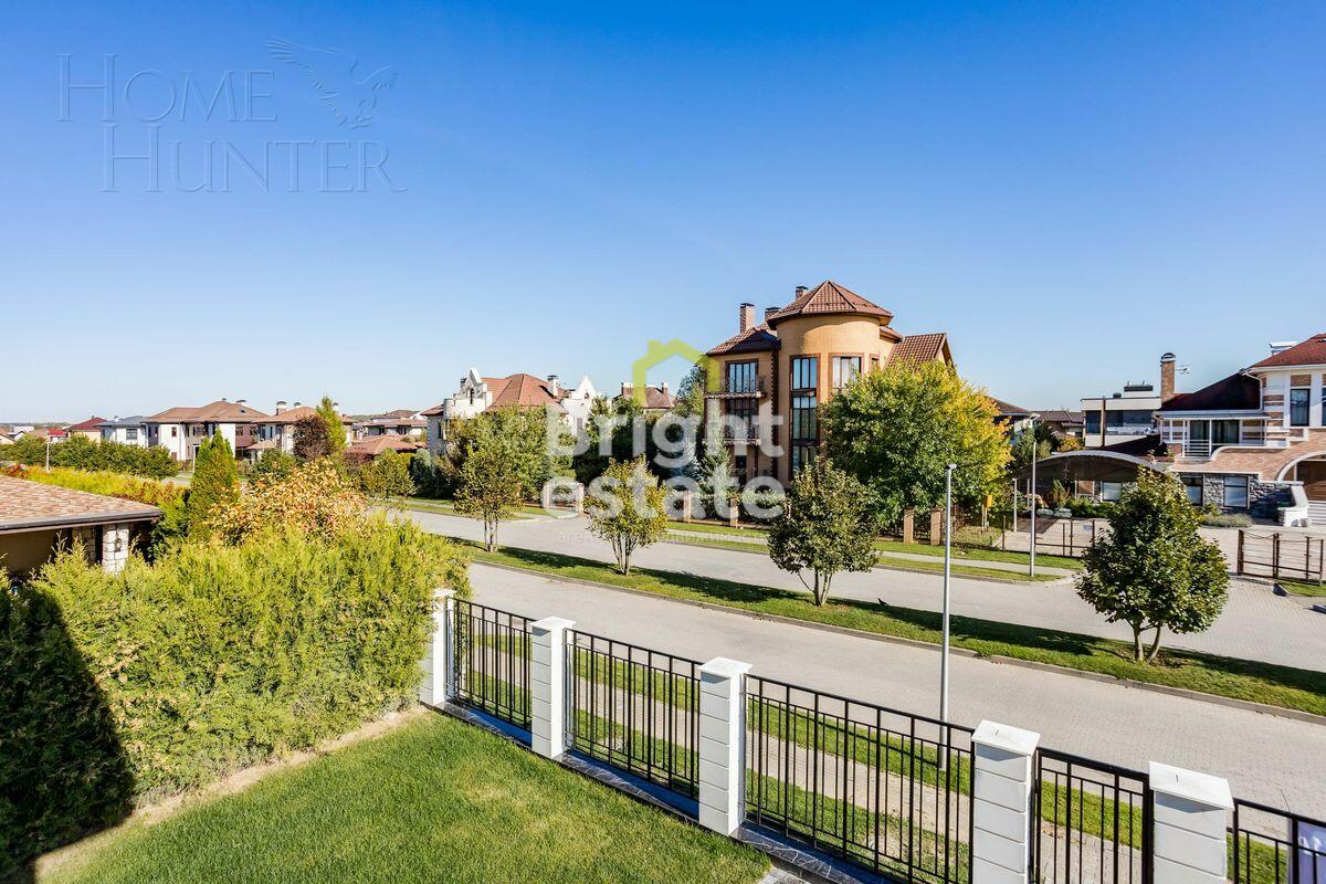 2-этажный коттедж 240 м² с отделкой