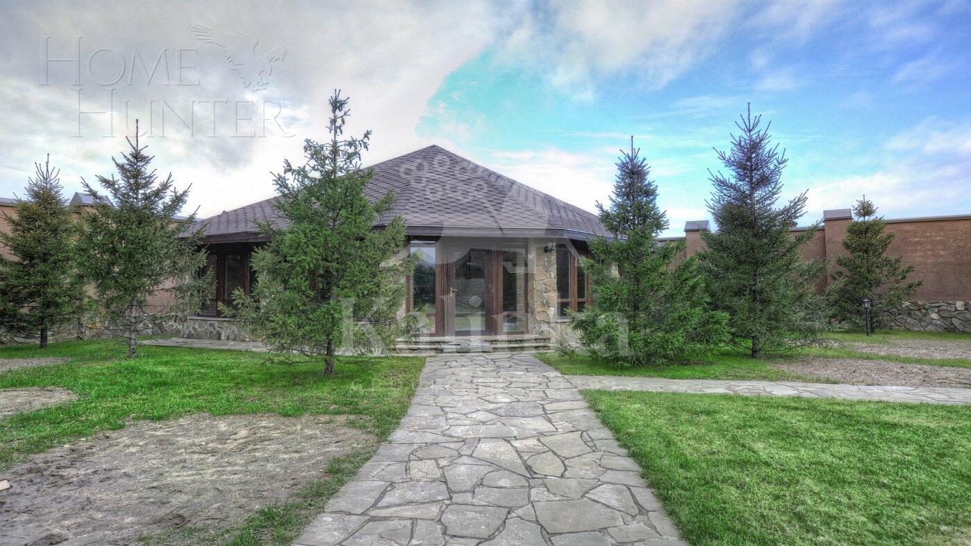 3-этажный коттедж 1 300 м² без отделки