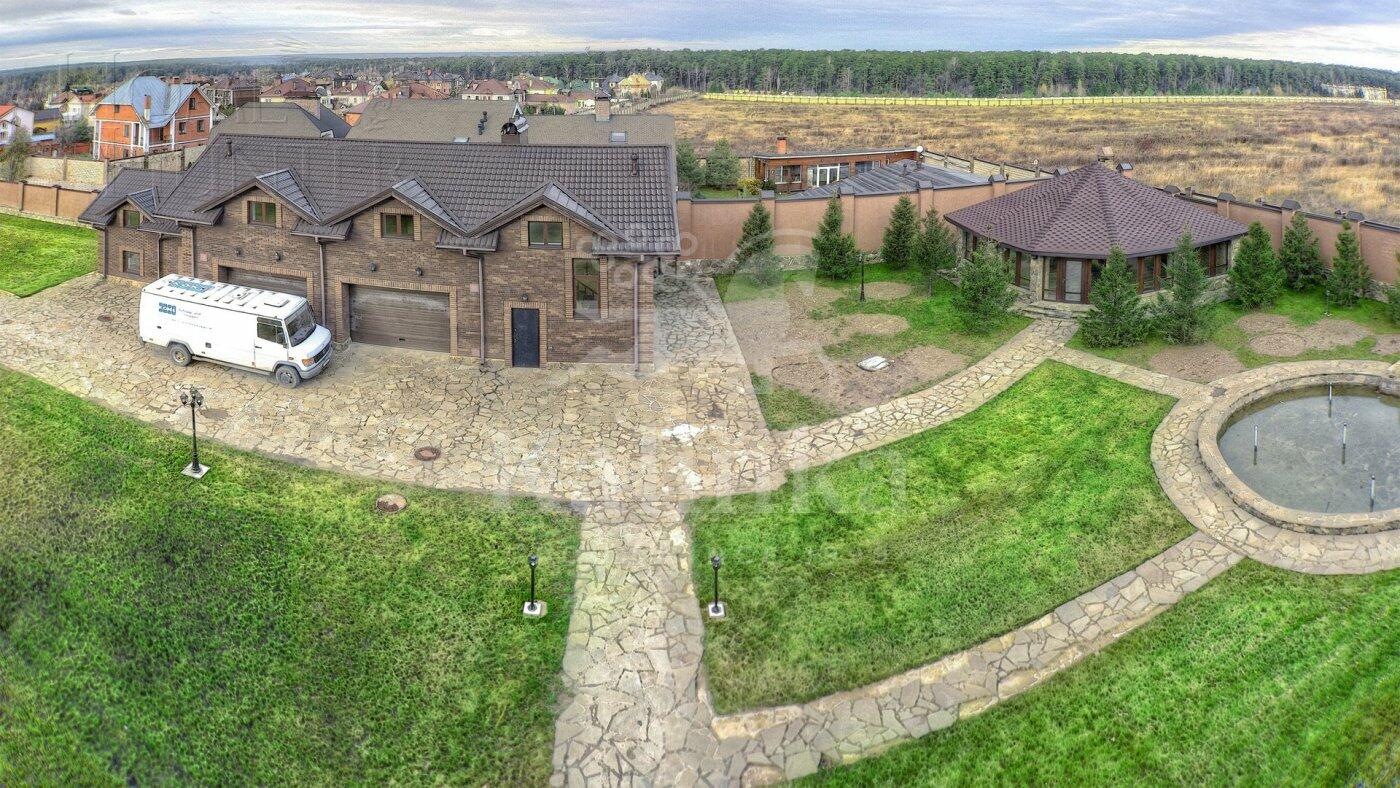 3-этажный коттедж 1 300 м² без отделки