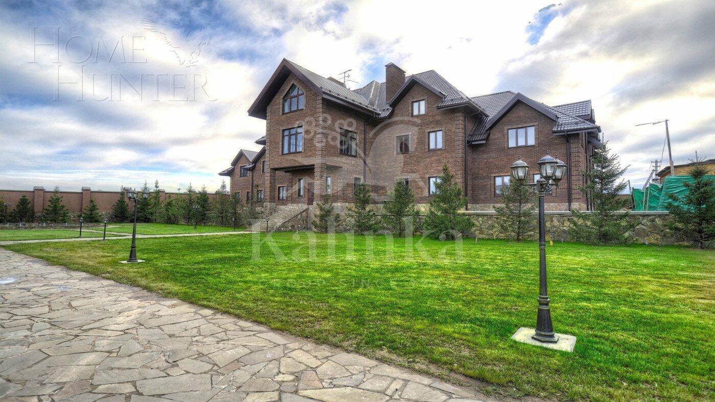 3-этажный коттедж 1 300 м² без отделки