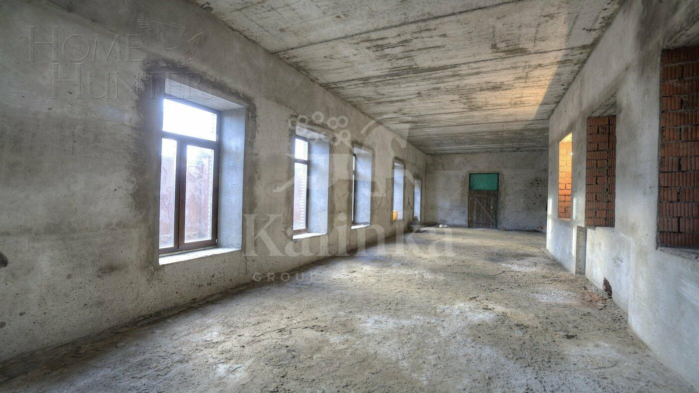 3-этажный коттедж 1 300 м² без отделки