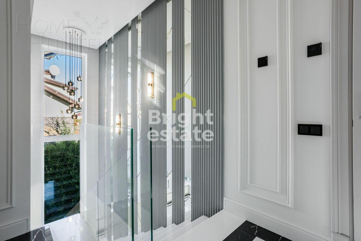 2-этажный коттедж 240 м² с отделкой