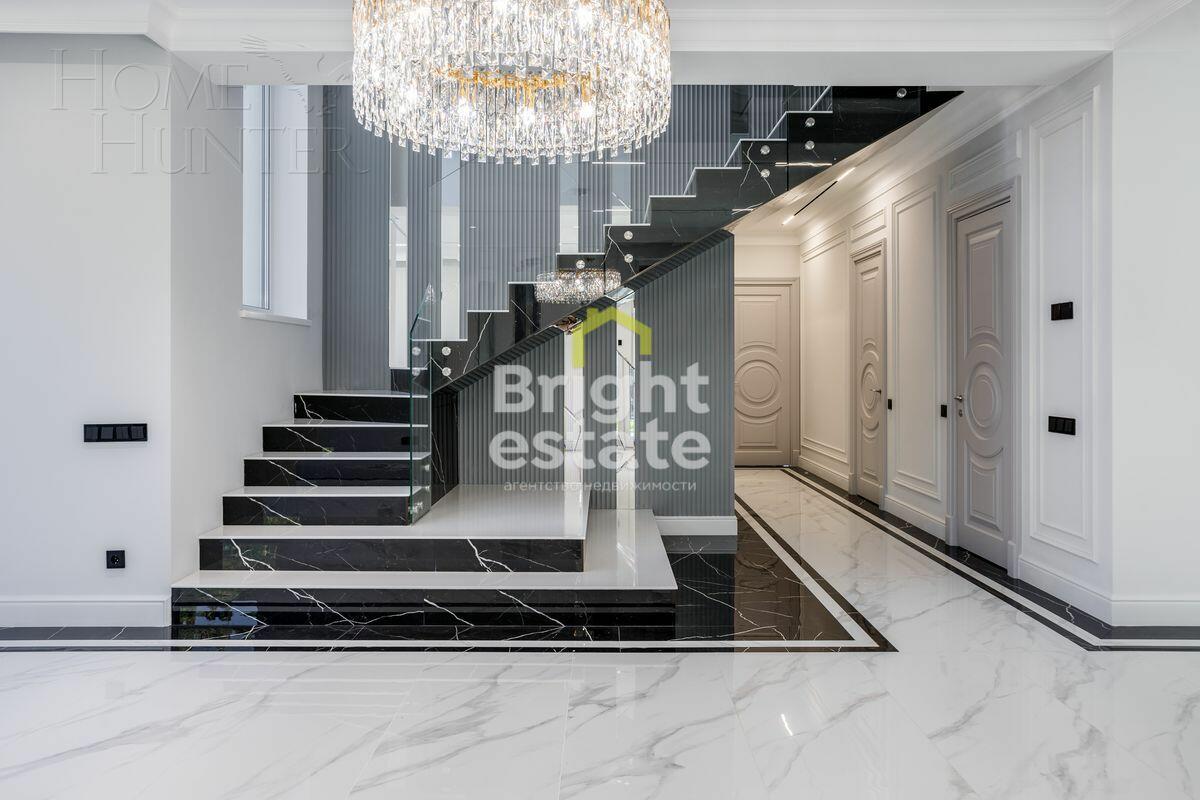 2-этажный коттедж 240 м² с отделкой