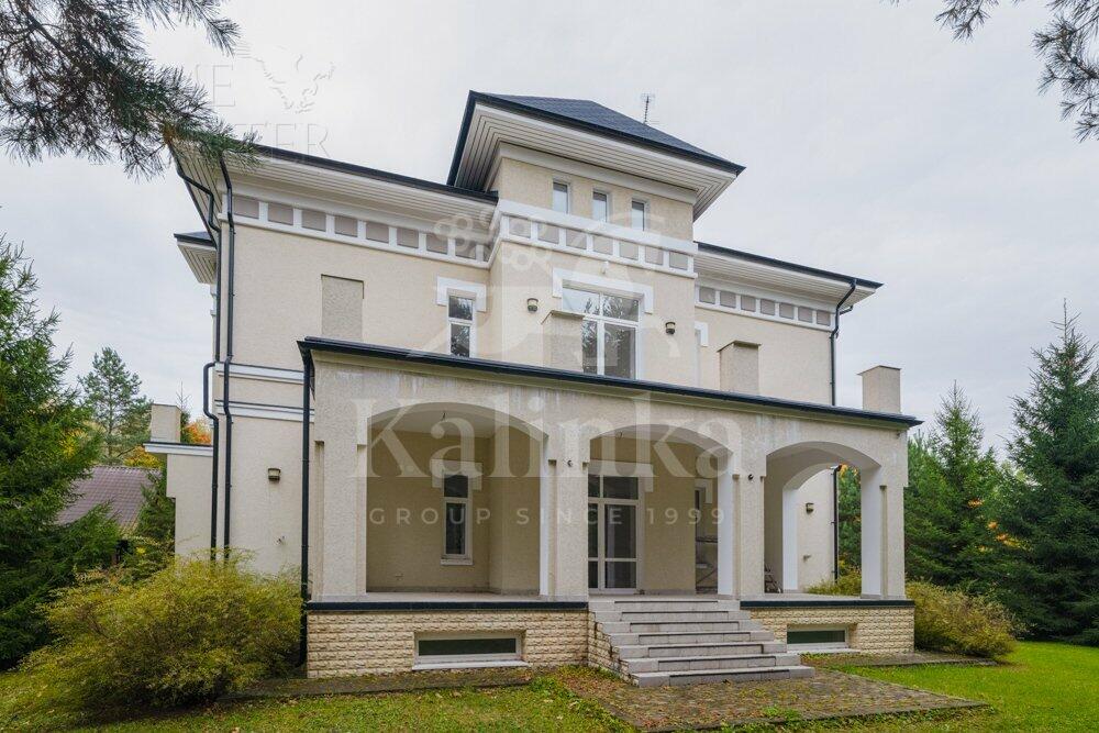 2-этажный коттедж 800 м² с отделкой