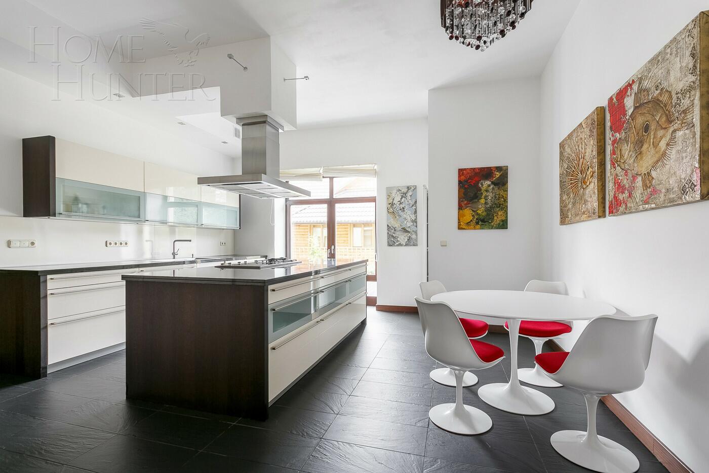 2-этажный коттедж 800 м² с отделкой