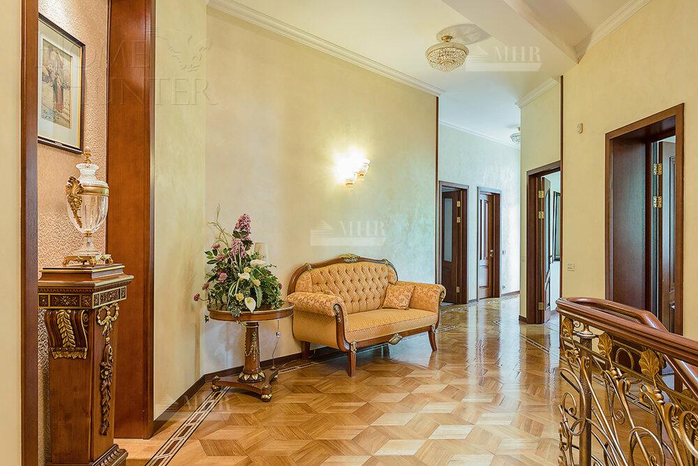 2-этажный коттедж 1 100 м² с отделкой