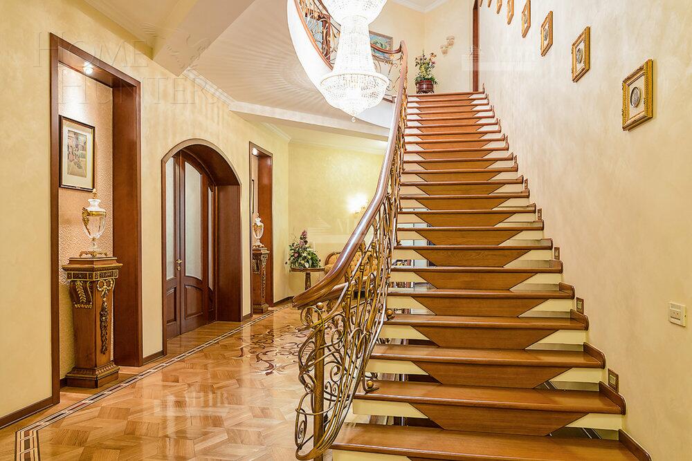 2-этажный коттедж 1 100 м² с отделкой