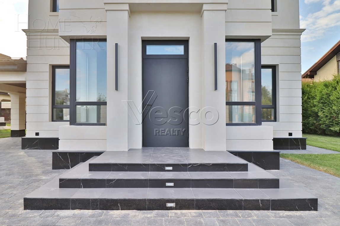 2-этажный коттедж 240 м² с отделкой