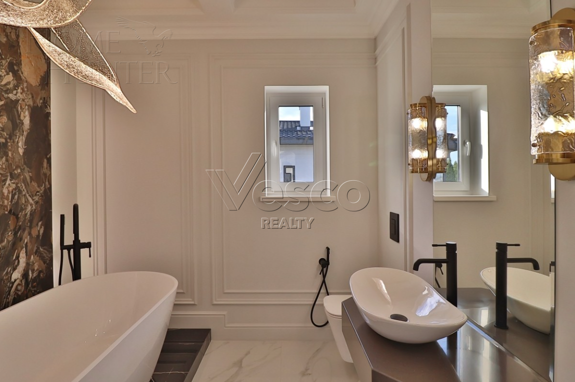 2-этажный коттедж 240 м² с отделкой