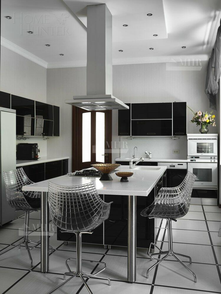 2-этажный коттедж 1 100 м² с отделкой