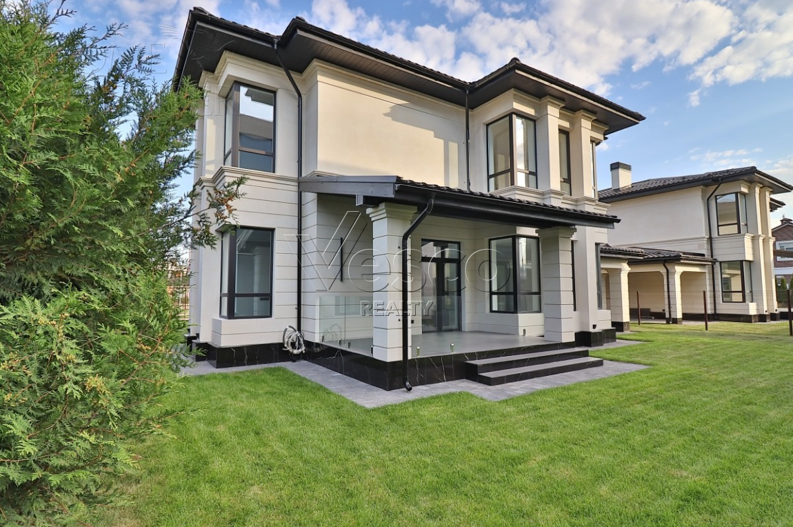 2-этажный коттедж 240 м² с отделкой