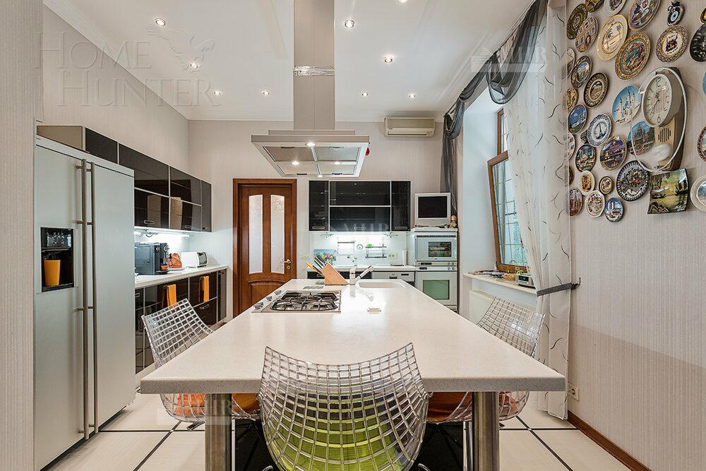 2-этажный коттедж 1 100 м² с отделкой