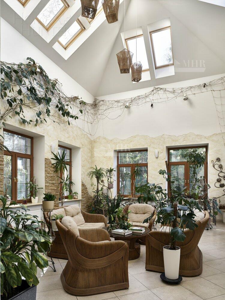 2-этажный коттедж 1 100 м² с отделкой