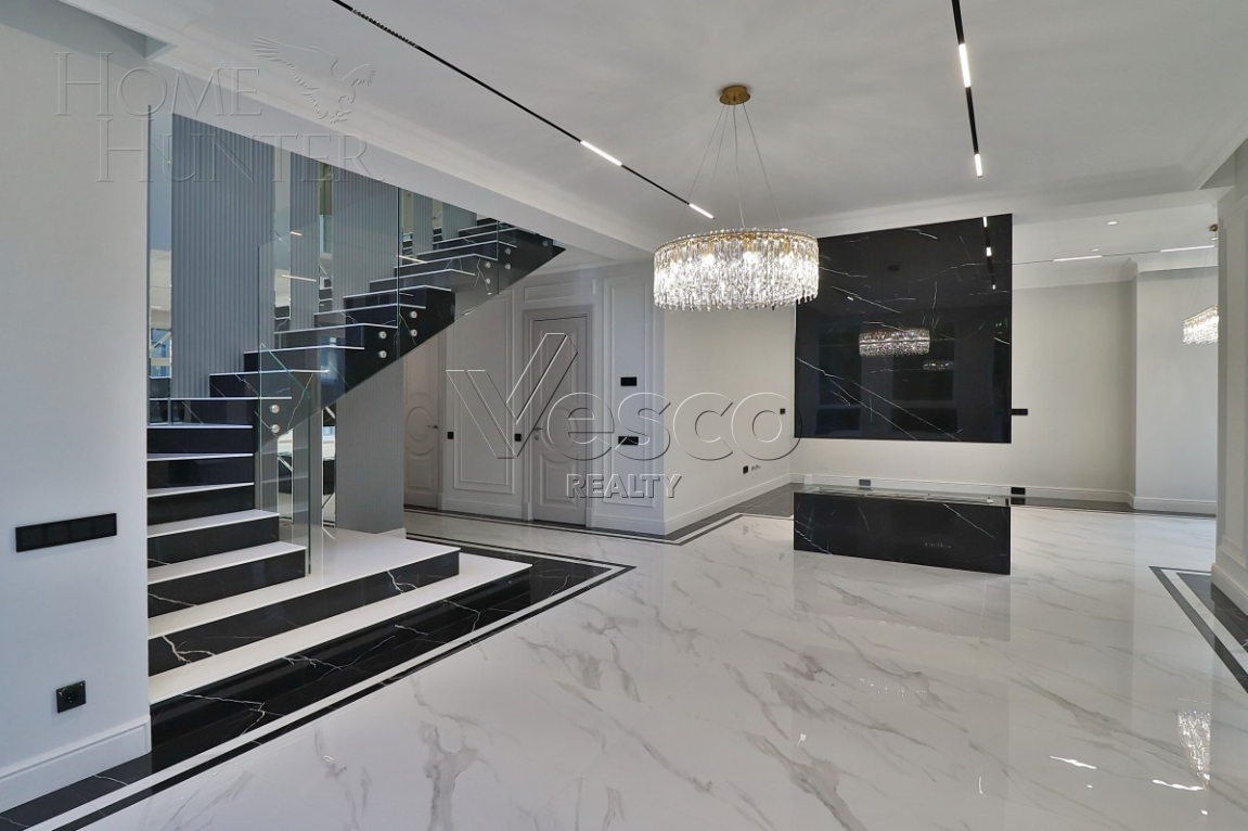 2-этажный коттедж 240 м² с отделкой