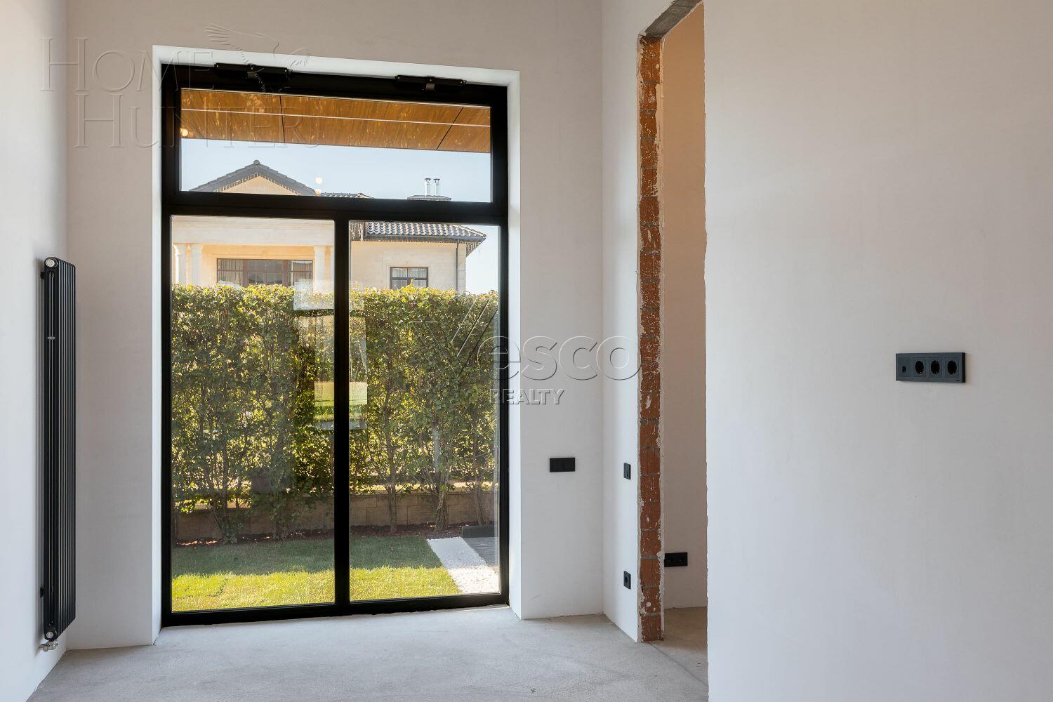 2-этажный коттедж 1 200 м² без отделки