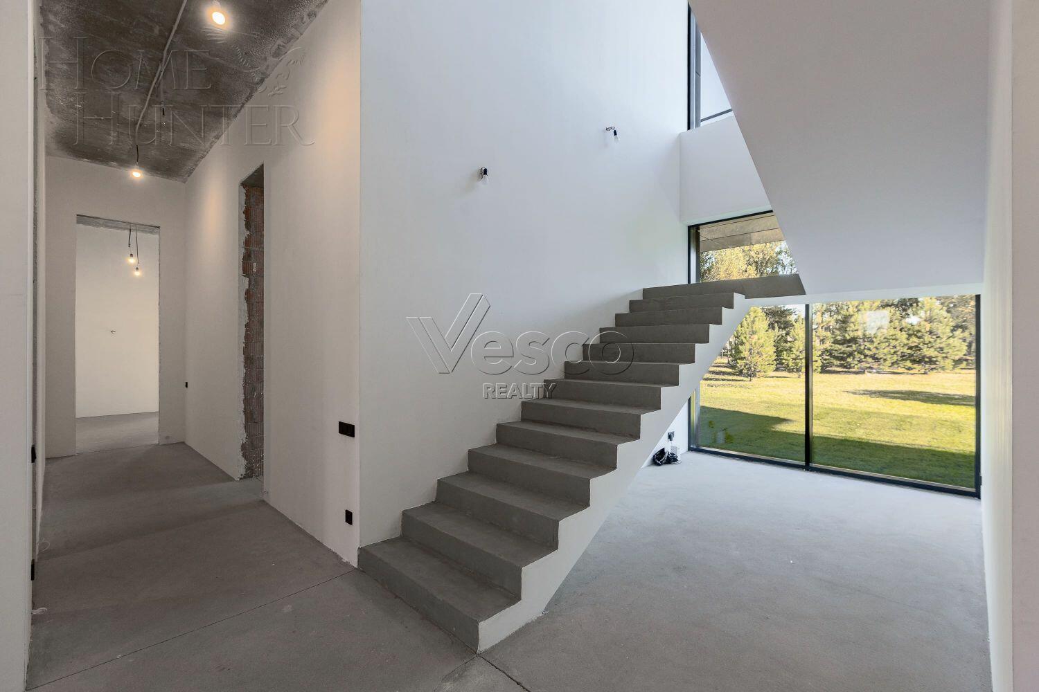 2-этажный коттедж 1 200 м² без отделки