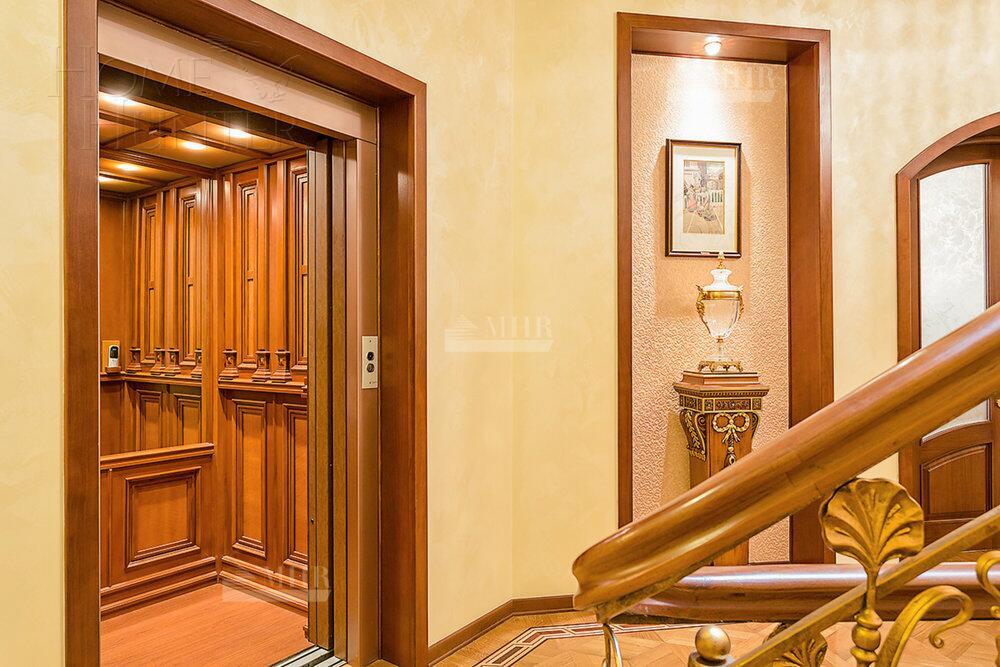 2-этажный коттедж 1 100 м² с отделкой