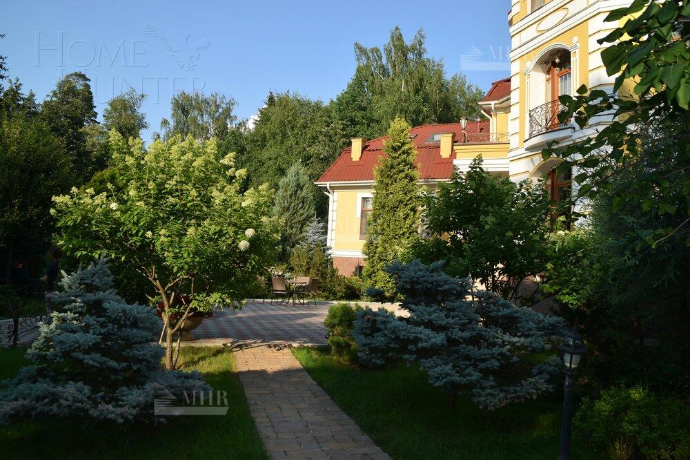 2-этажный коттедж 1 100 м² с отделкой