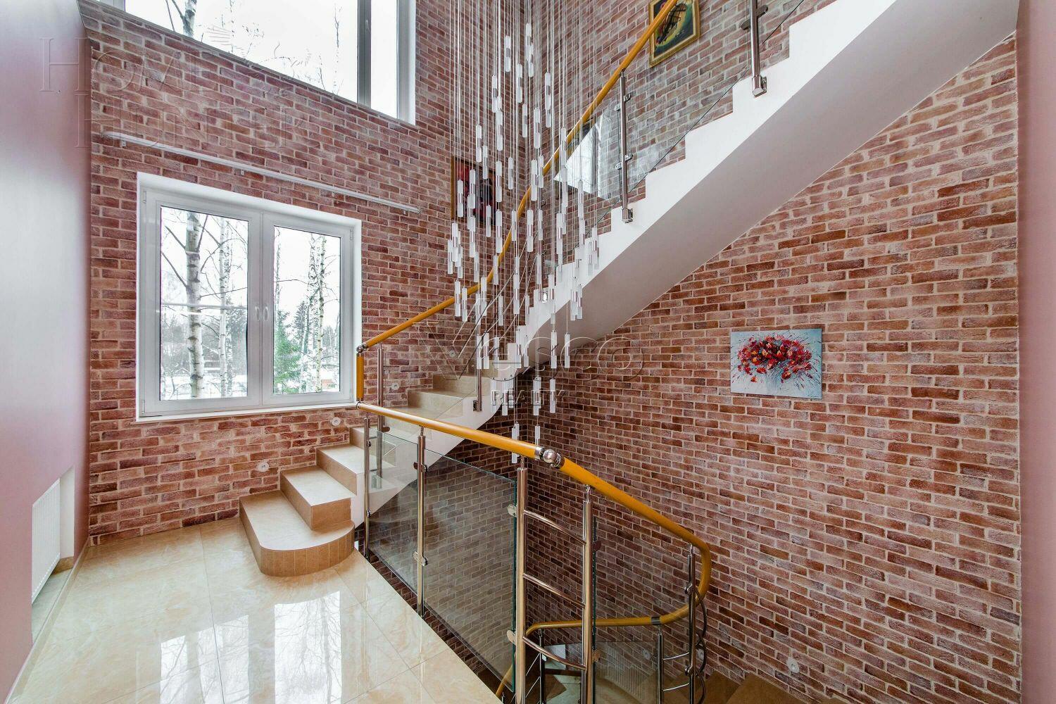 2-этажный таунхаус 600 м² с отделкой