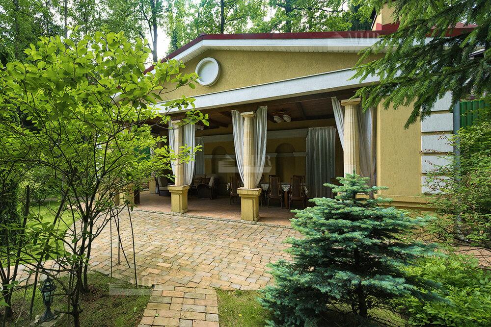 2-этажный коттедж 1 100 м² с отделкой