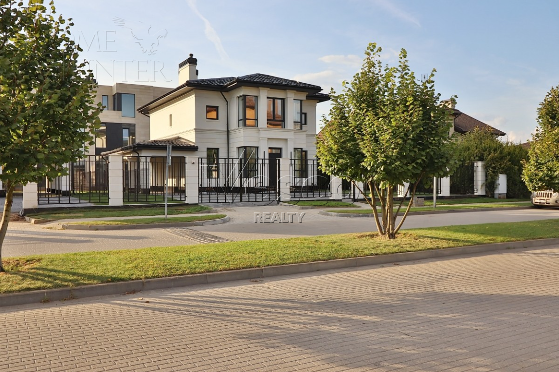 2-этажный коттедж 240 м² с отделкой