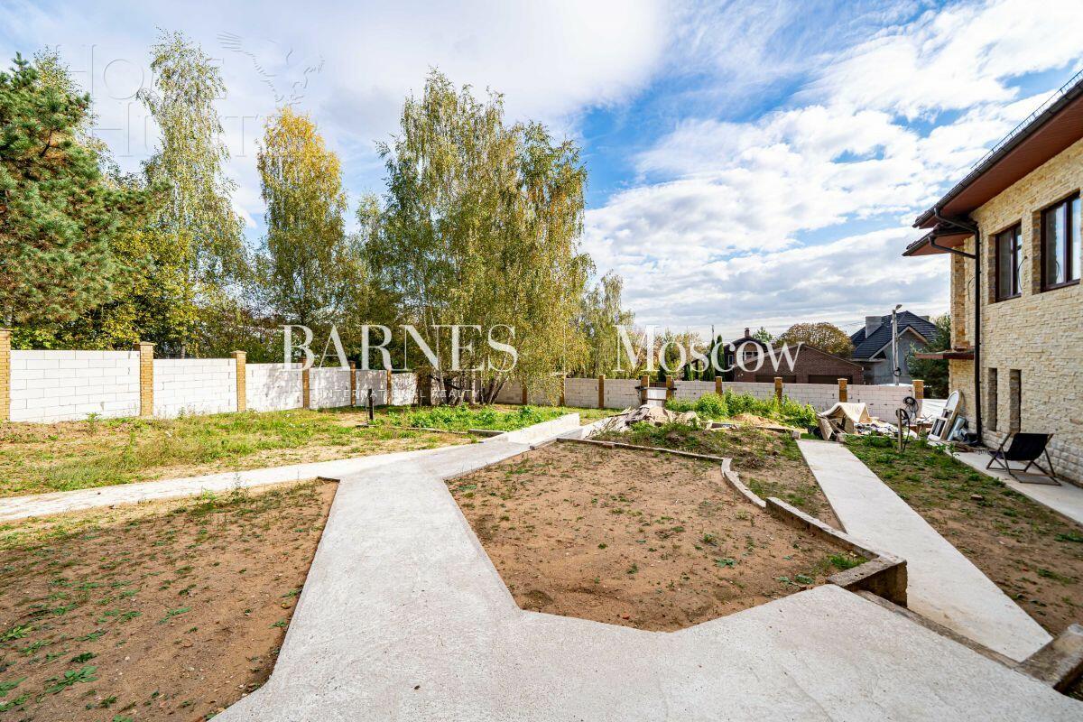 2-этажный коттедж 635.2 м² без отделки