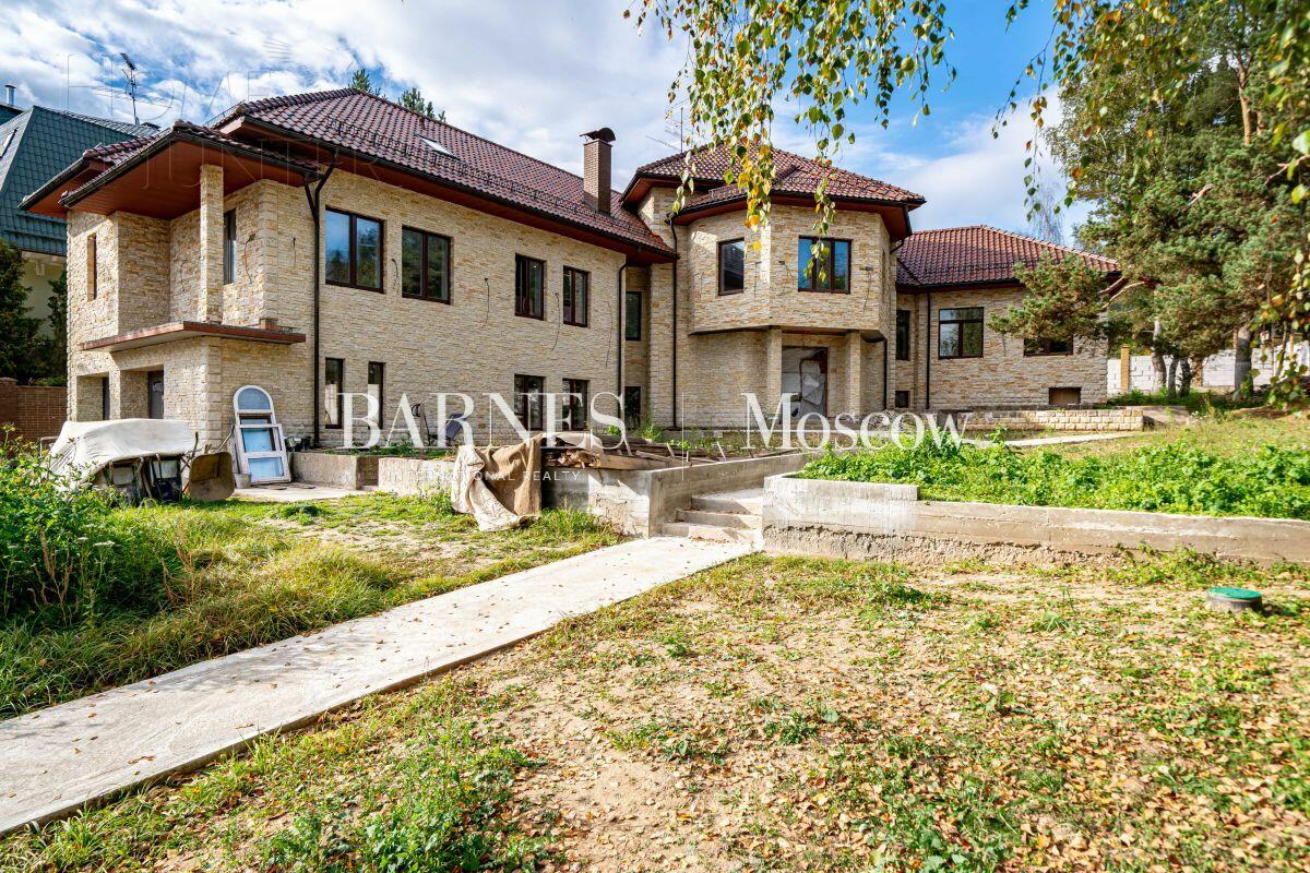 2-этажный коттедж 635.2 м² без отделки