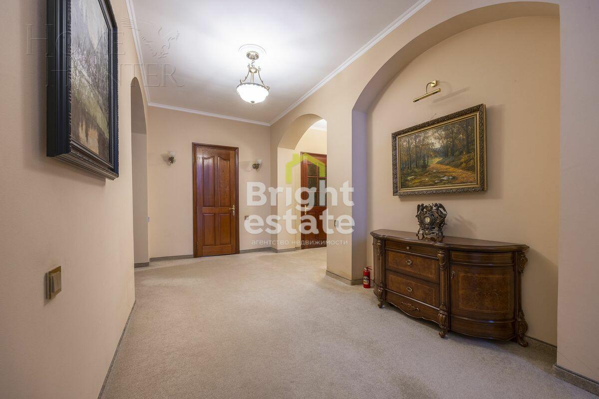 3-этажный коттедж 800 м² с отделкой