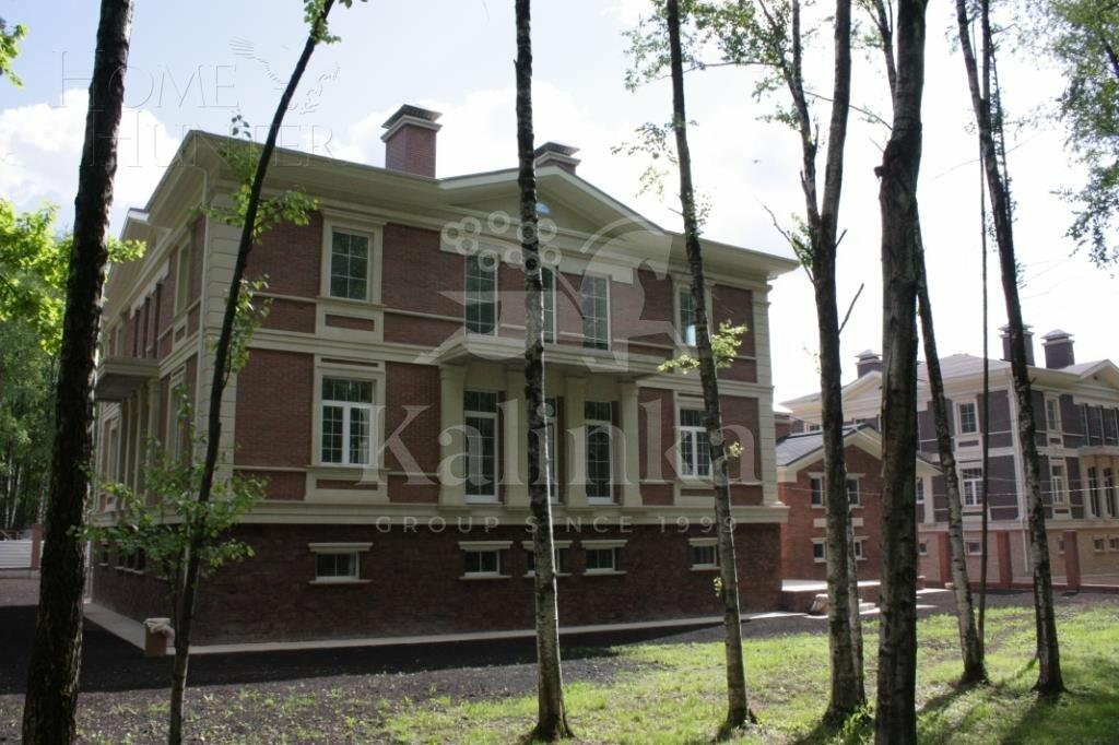 2-этажный коттедж 1 100 м² без отделки