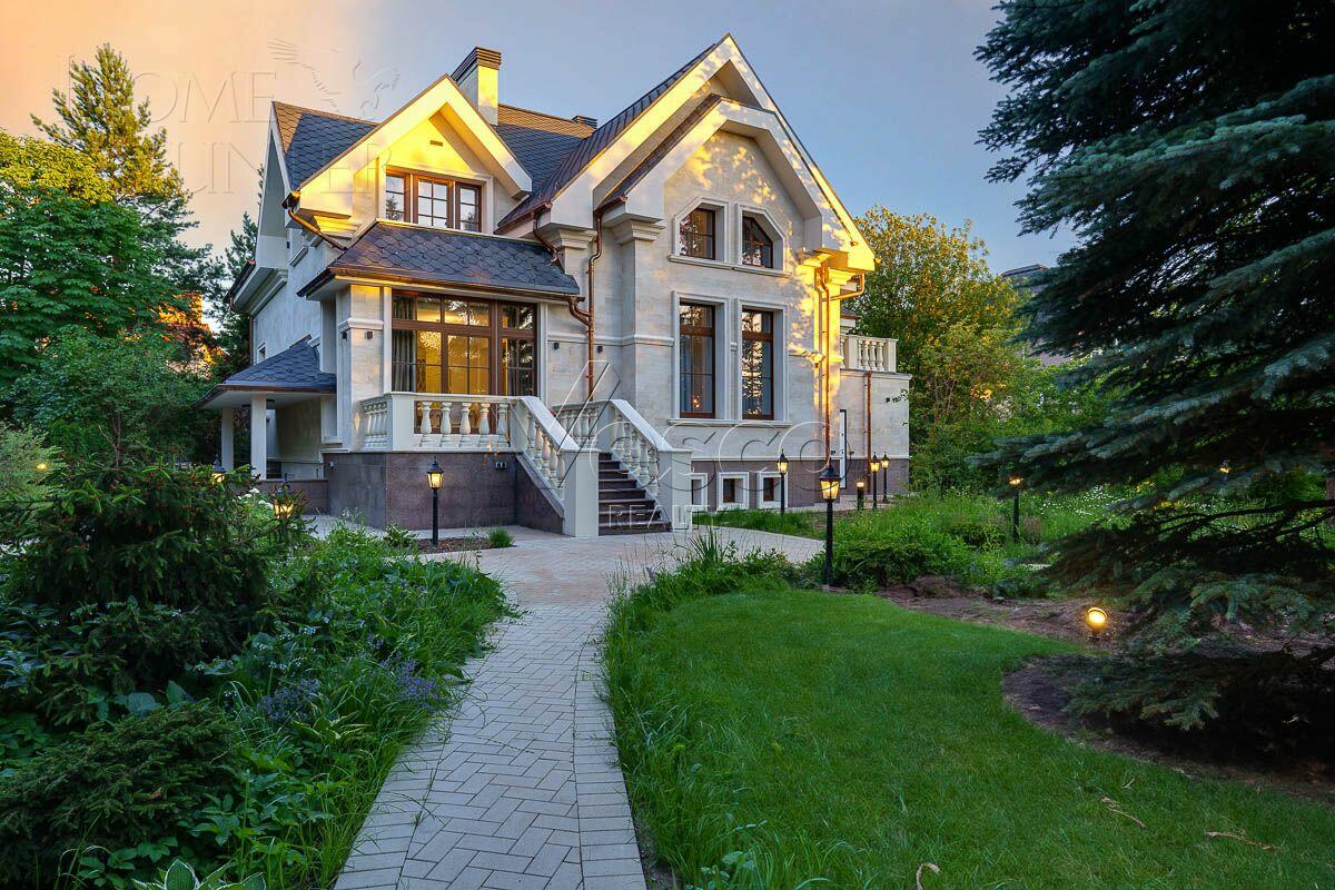 2-этажный коттедж 350 м² с отделкой