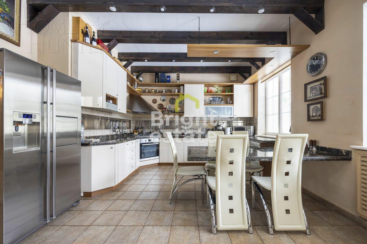 3-этажный коттедж 800 м² с отделкой