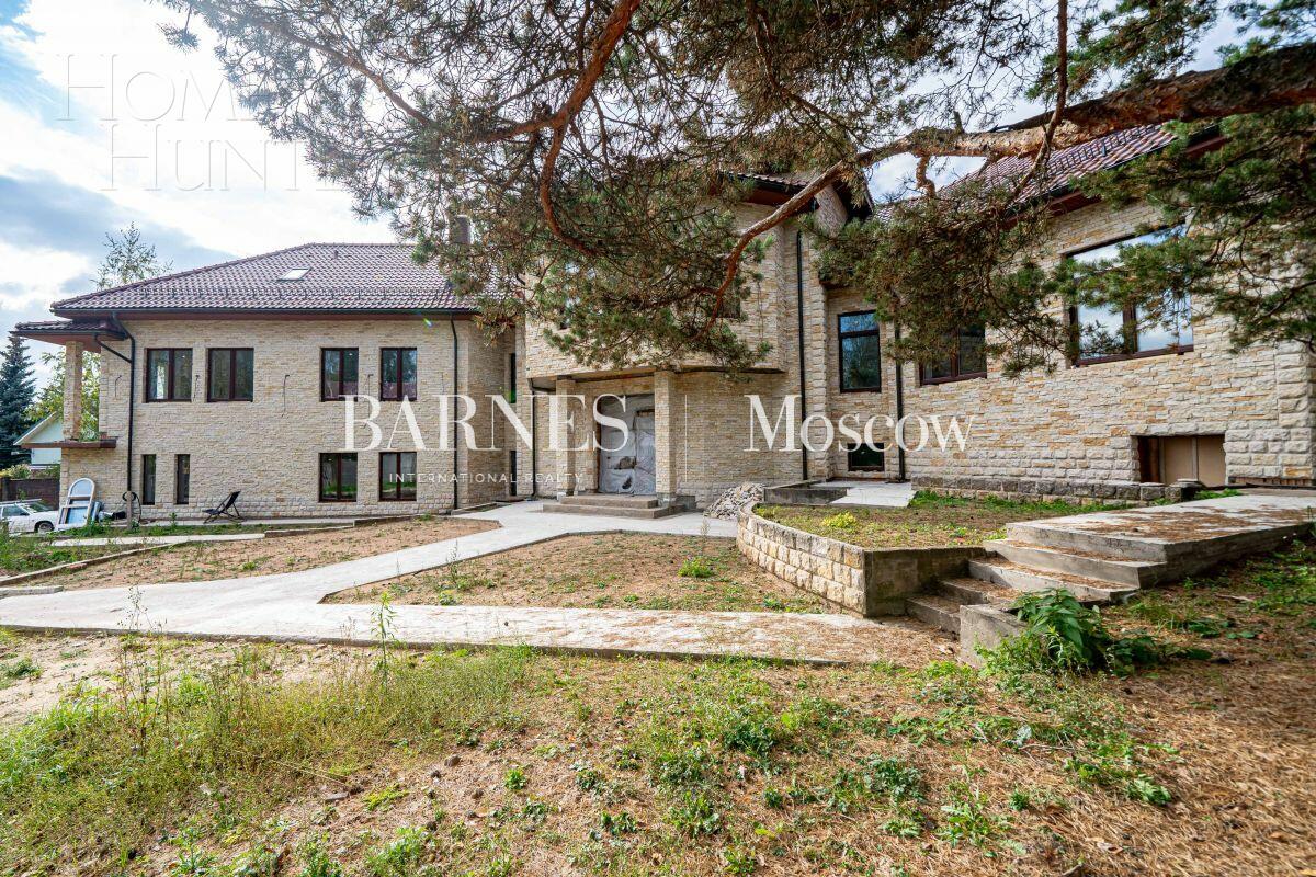 2-этажный коттедж 635.2 м² без отделки