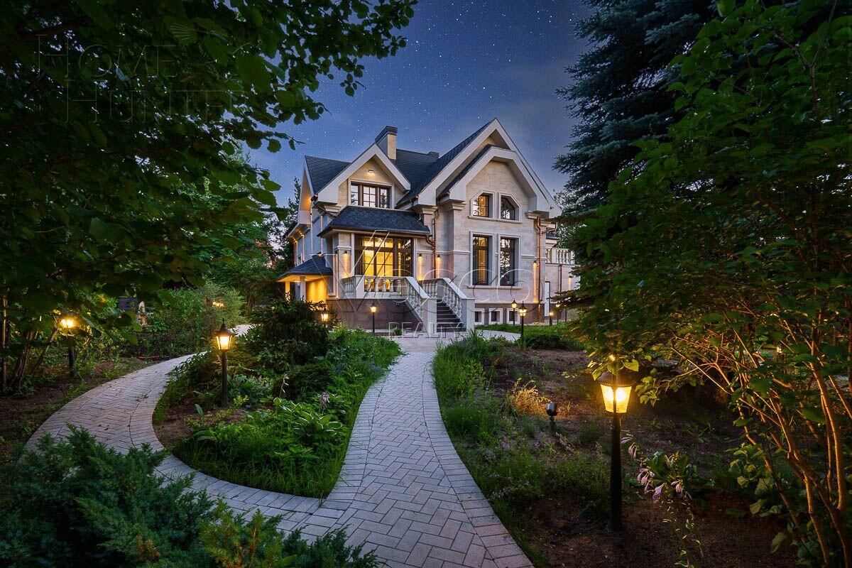 2-этажный коттедж 350 м² с отделкой