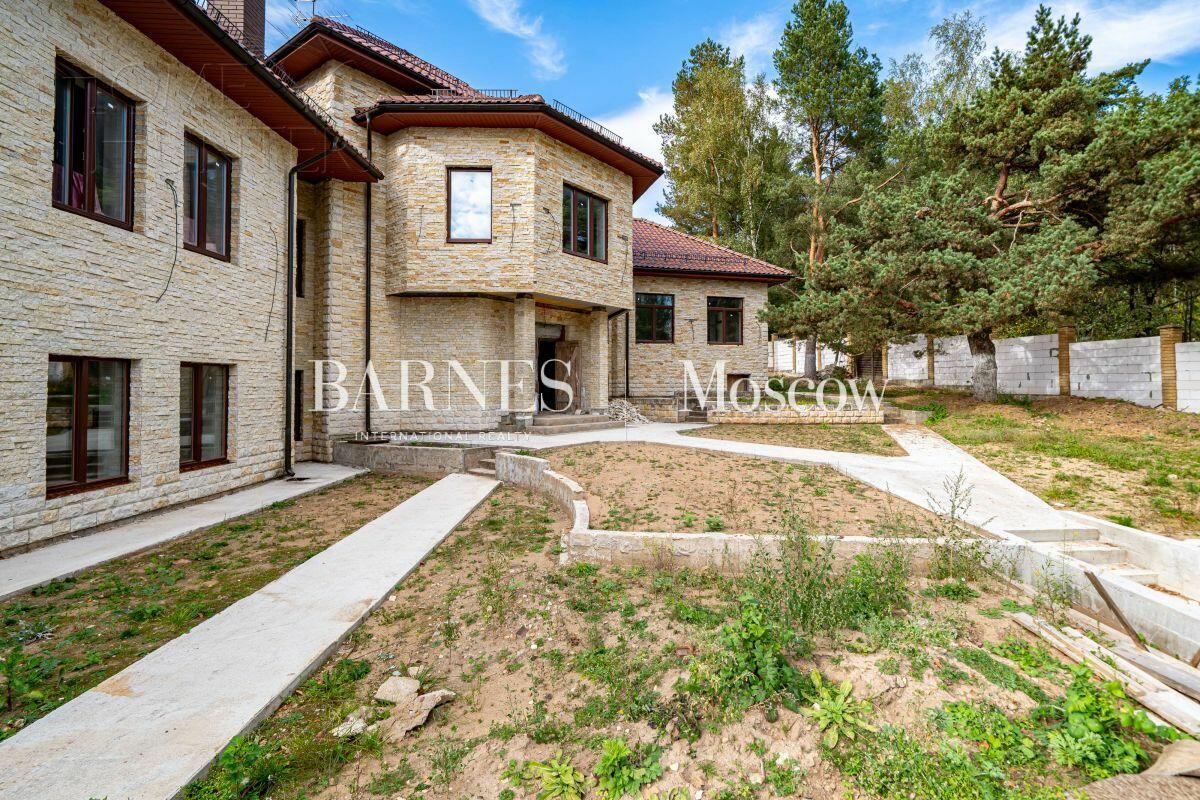 2-этажный коттедж 635.2 м² без отделки