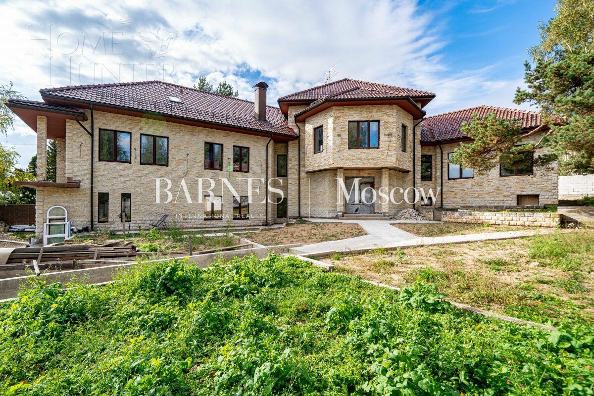 2-этажный коттедж 635.2 м² без отделки