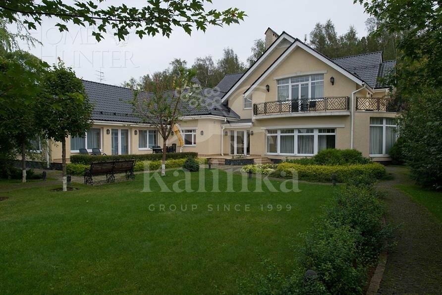 2-этажный коттедж 1 000 м² с отделкой