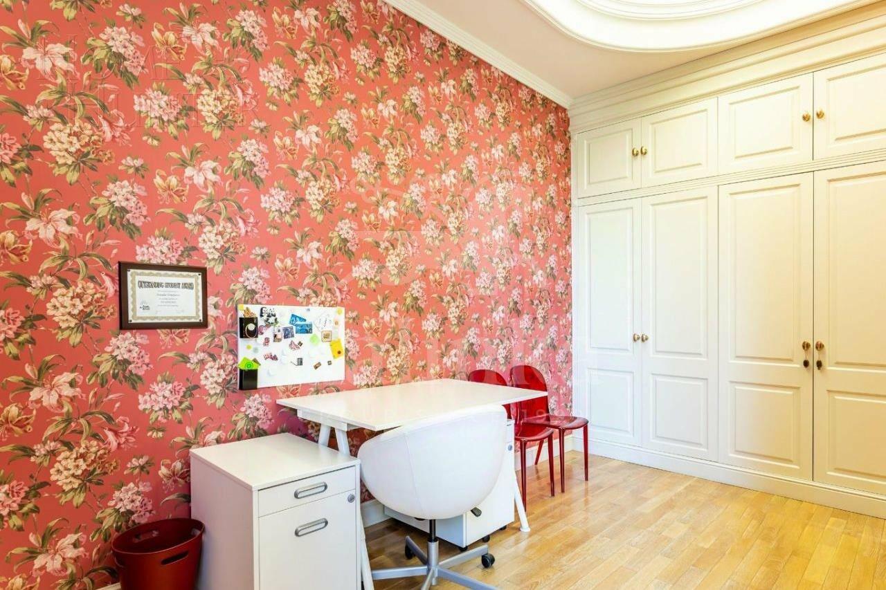 3-этажный коттедж 750 м² с отделкой