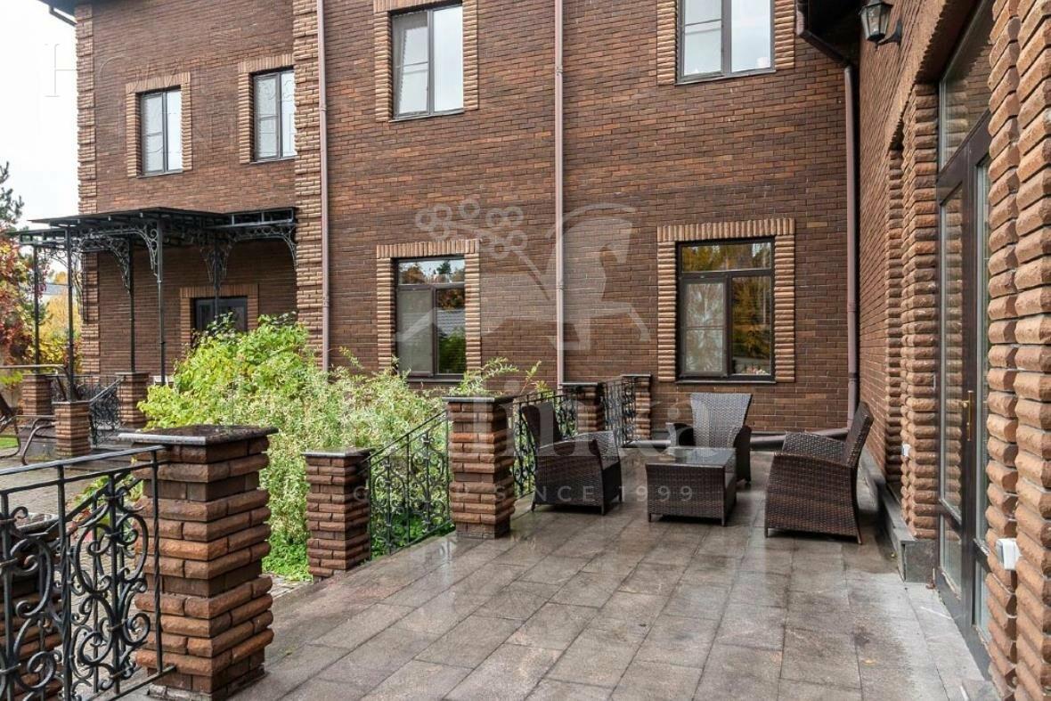 3-этажный коттедж 1 000 м² с отделкой