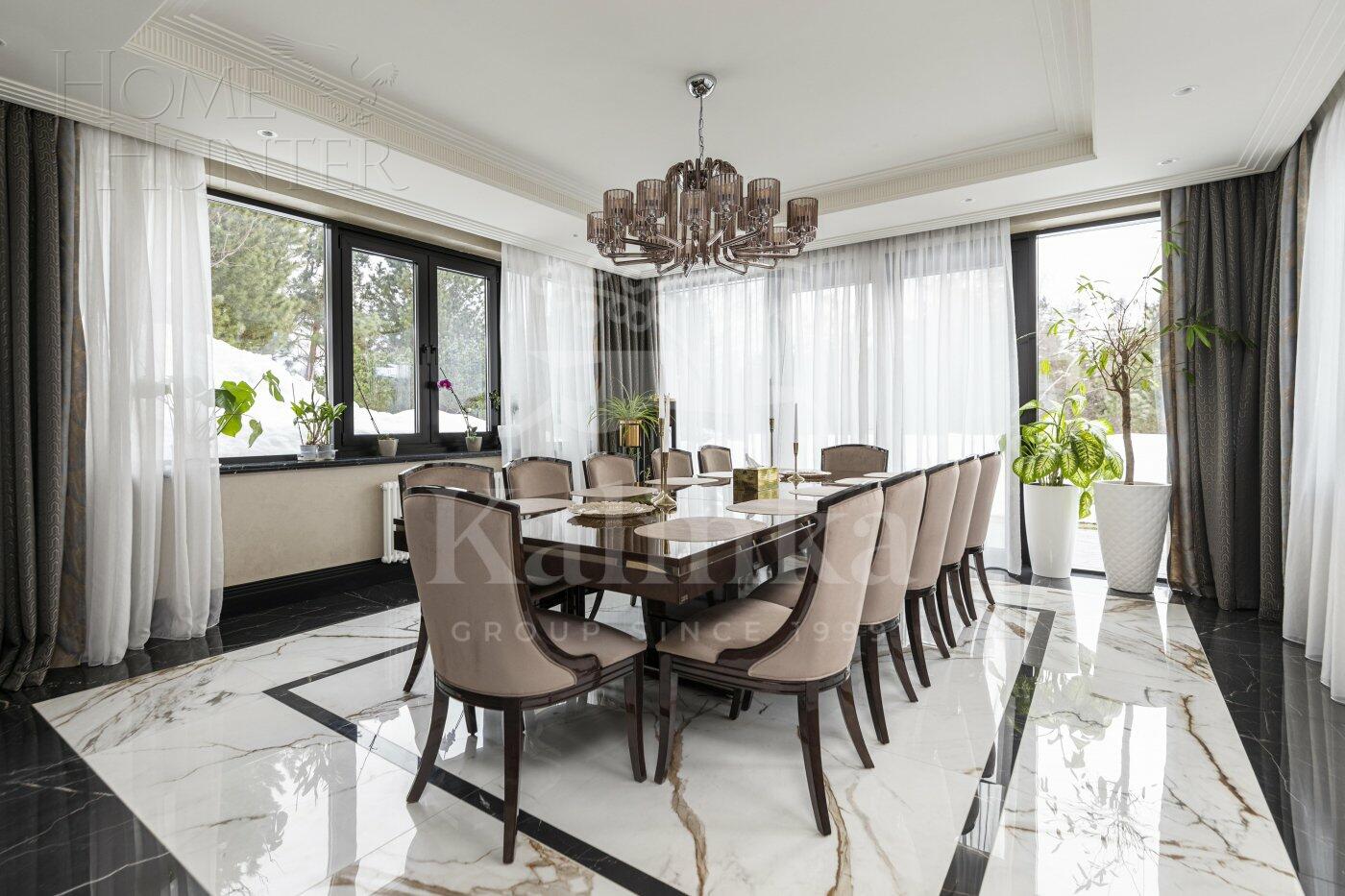 3-этажный коттедж 1 100 м² с отделкой