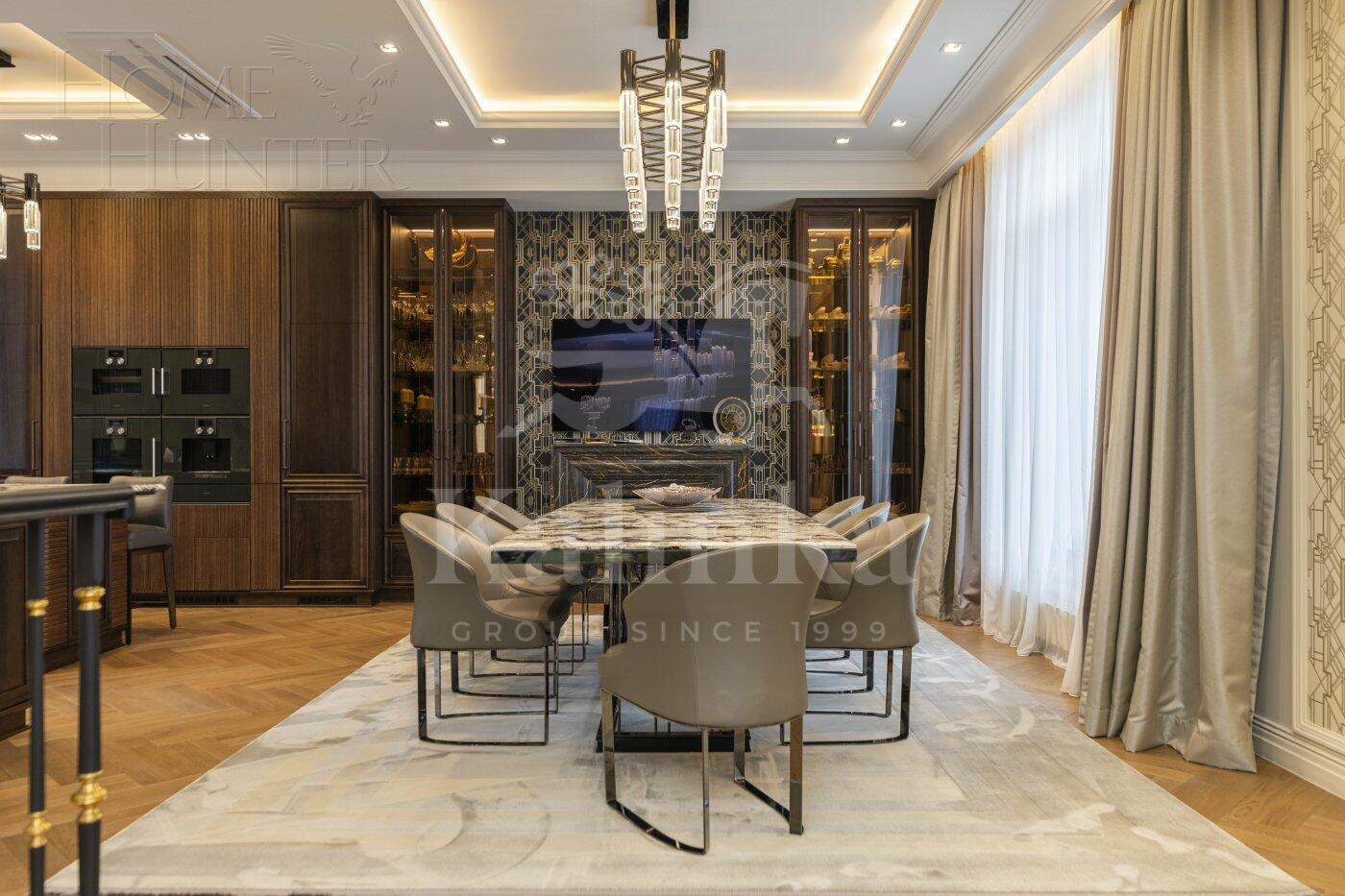 3-этажный коттедж 1 100 м² с отделкой