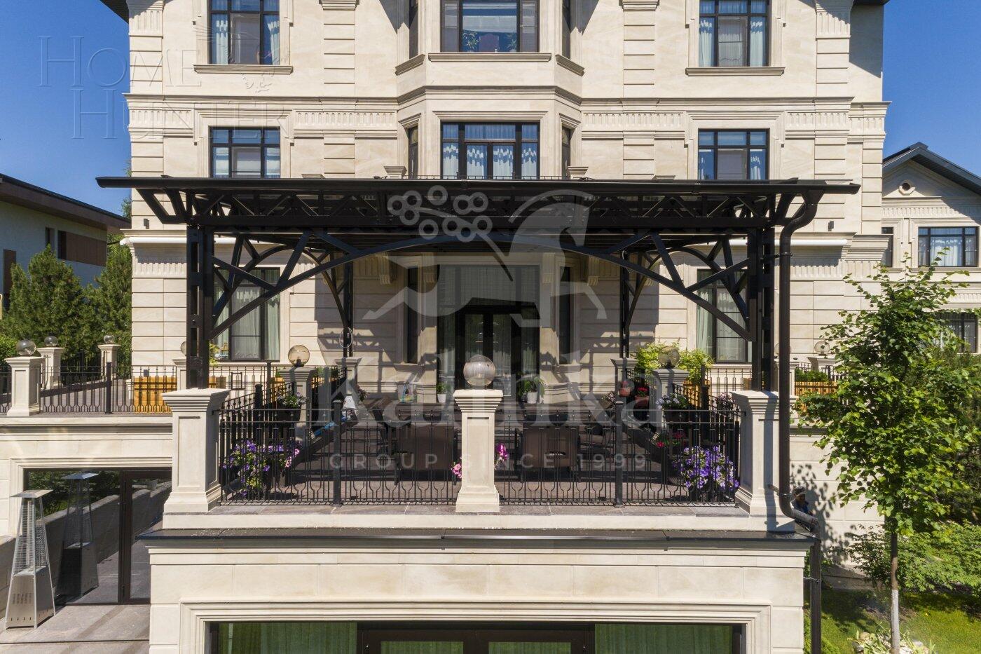 3-этажный коттедж 1 100 м² с отделкой