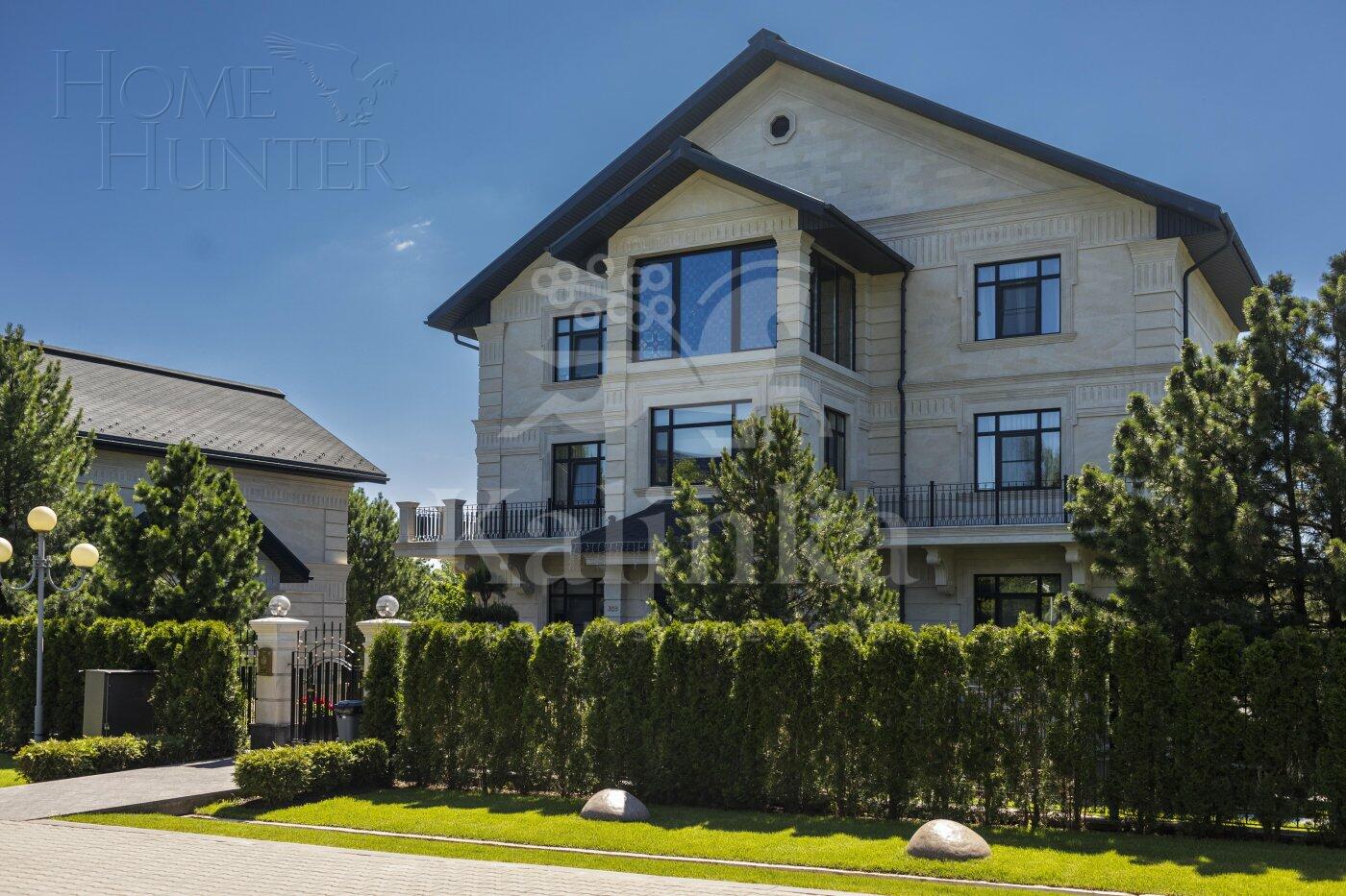 3-этажный коттедж 1 100 м² с отделкой