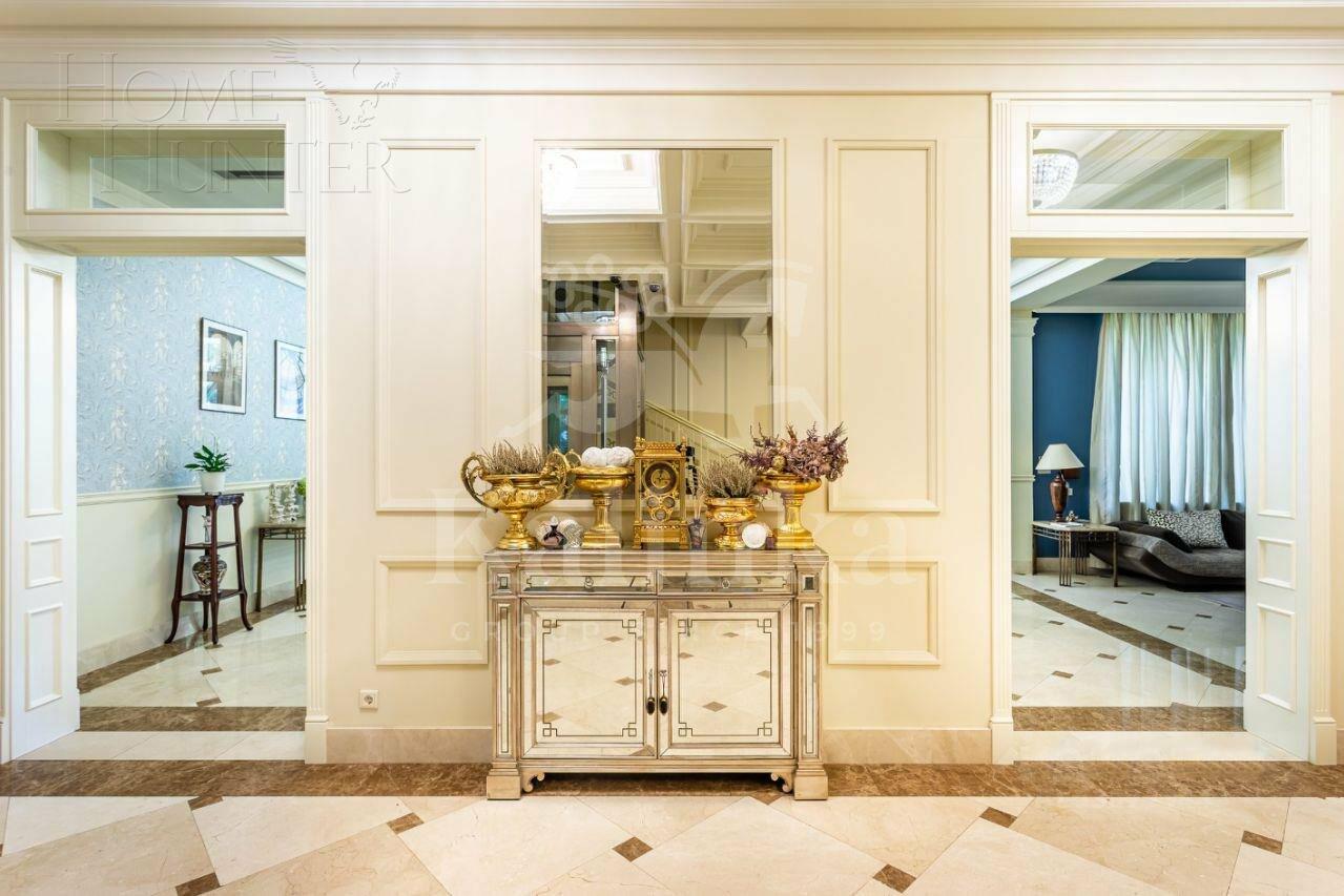 3-этажный коттедж 750 м² с отделкой