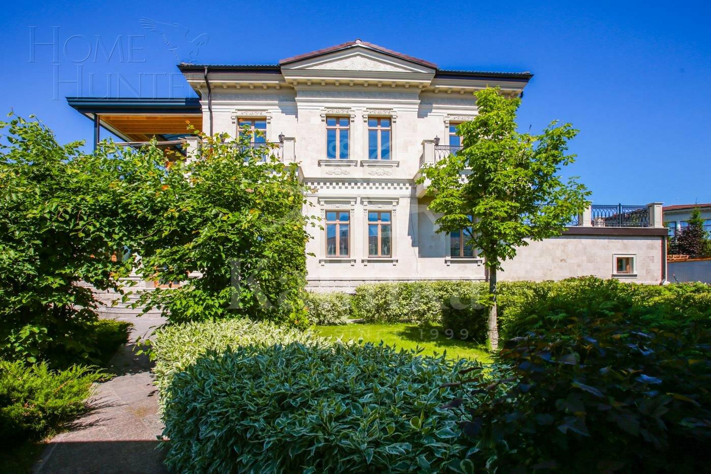 2-этажный коттедж 1 100 м² с отделкой