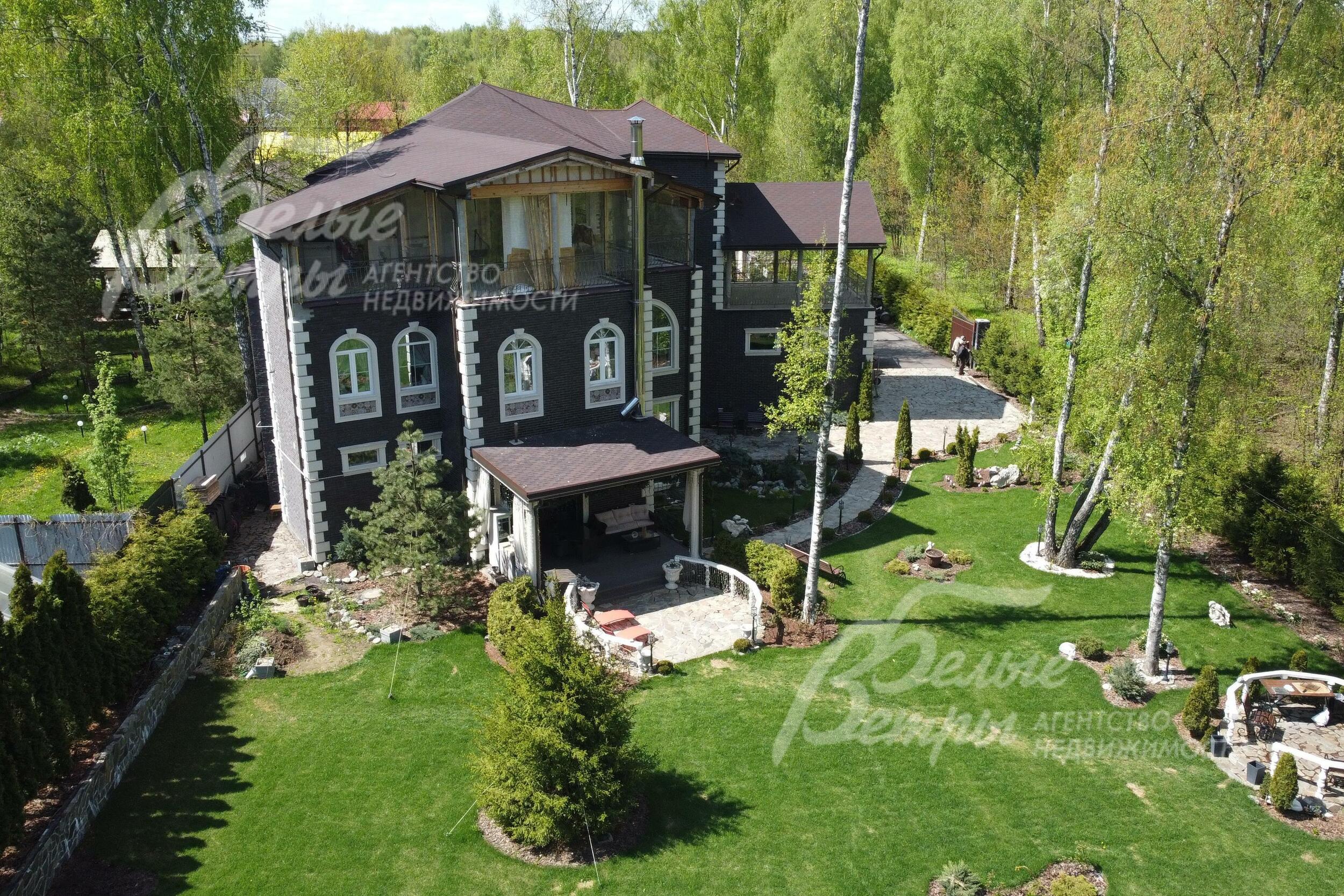 3-этажный коттедж 720 м² с отделкой