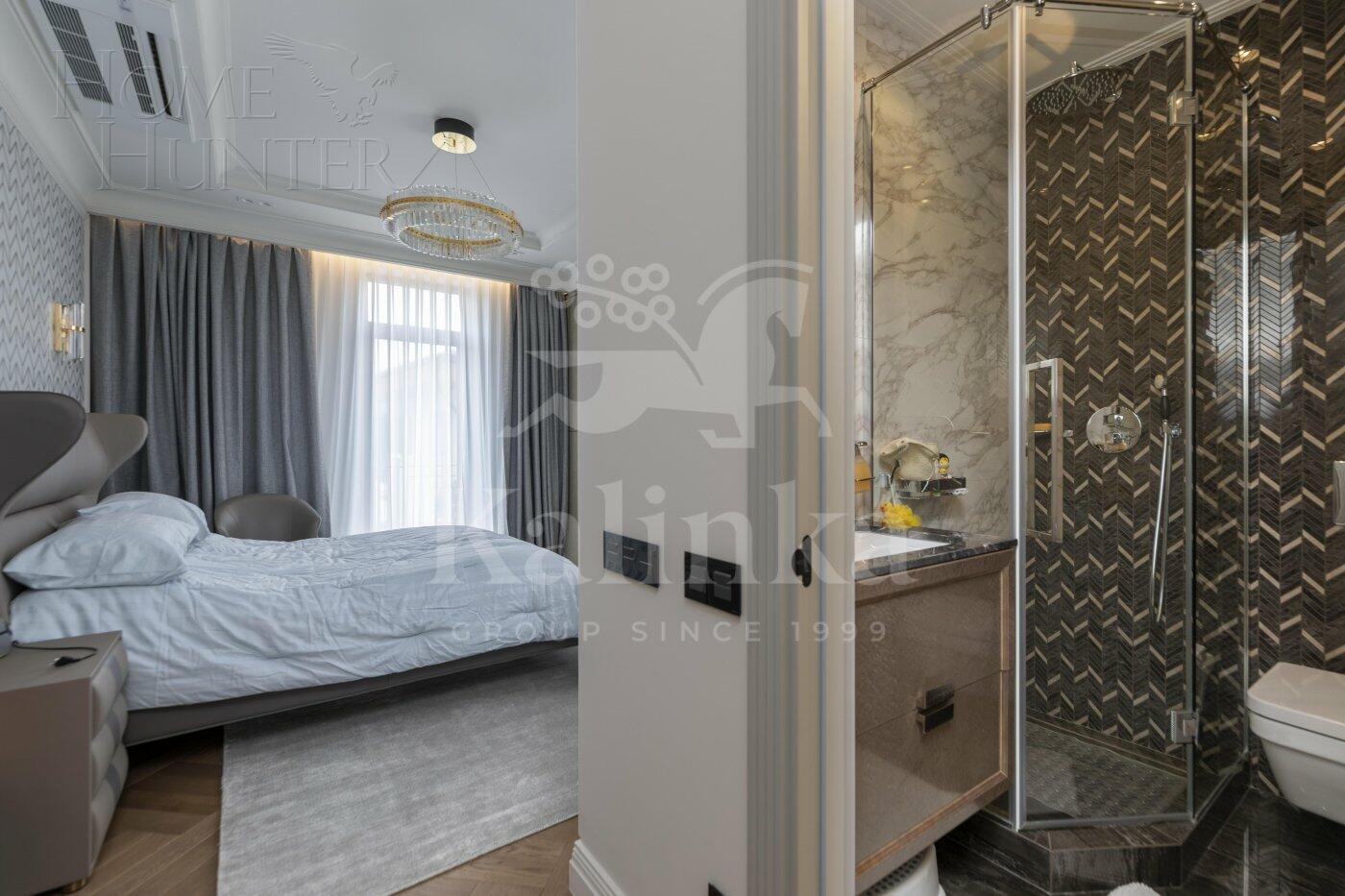 3-этажный коттедж 1 100 м² с отделкой