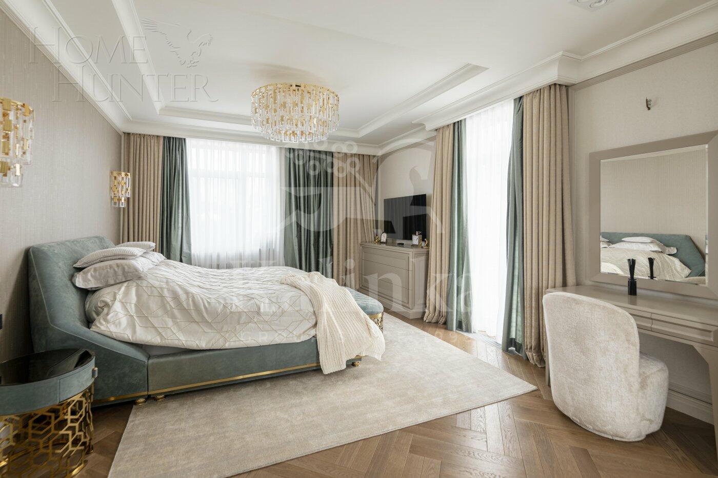 3-этажный коттедж 1 100 м² с отделкой