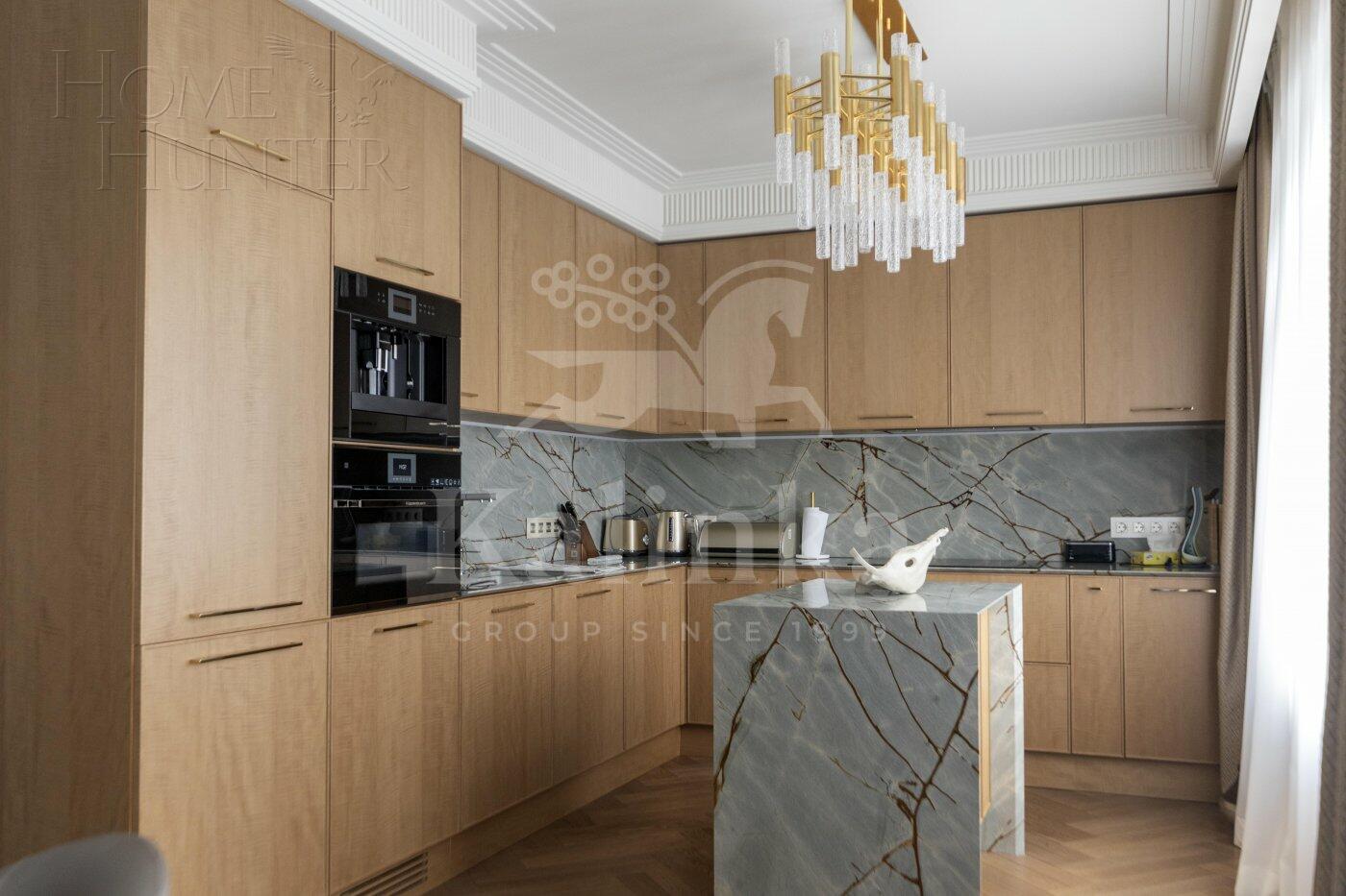 3-этажный коттедж 1 100 м² с отделкой