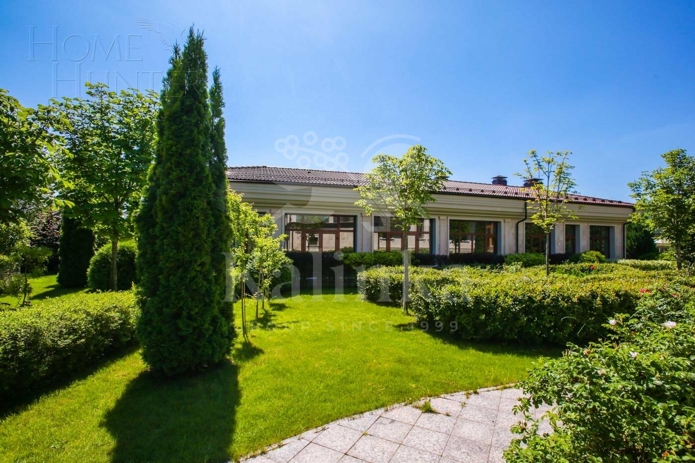 2-этажный коттедж 1 100 м² с отделкой